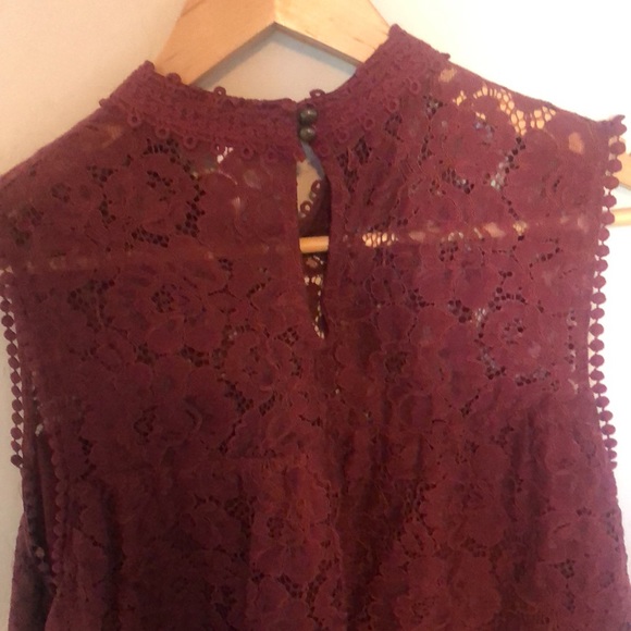 Burgundy, extra-large lace, beautifully detailed - Picture 3 of 5